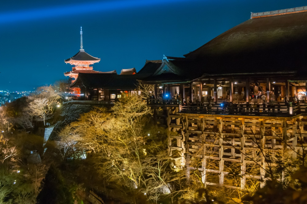 東山花灯路